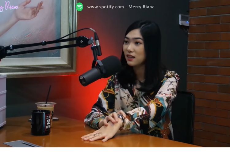 Isyana Sarasvati menceritakan kisah perjalanan kariernya bisa menjadi seorang musisi seperti sekarang ini.