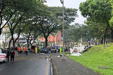 Pesawat Jatuh di BSD Serpong, Petugas Gabungan Evakuasi Seorang Korban Tewas 