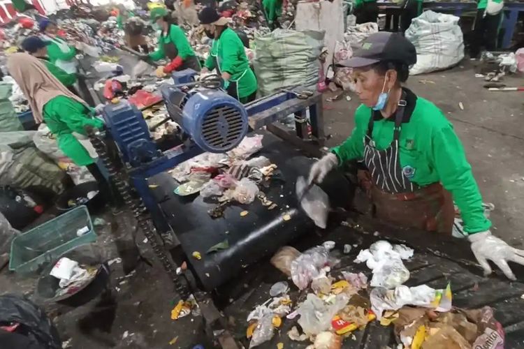 TPST Denpasar Overload Pasca-Larangan Sampah Organik di TPA Suwung, Apa Solusinya?