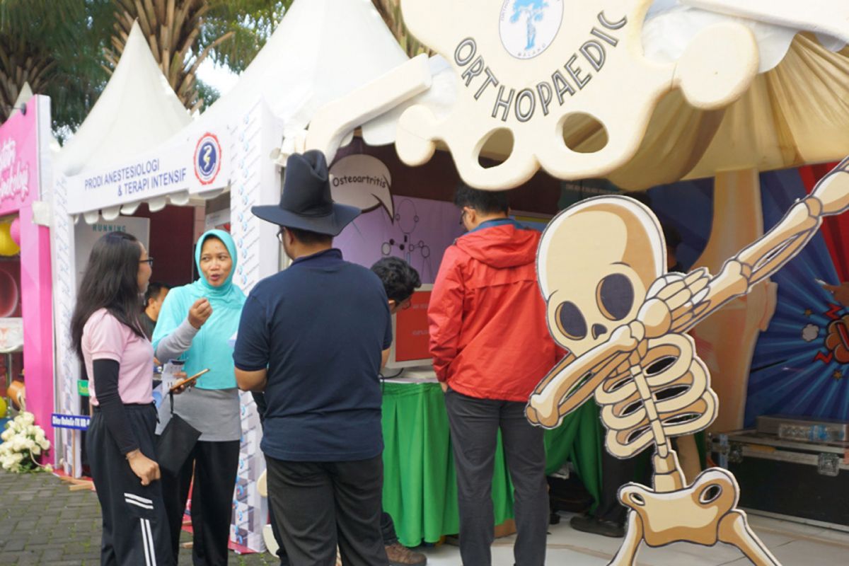 Memperingati Dies Natalis ke-45, Fakultas Kedokteran Universitas Brawijaya (FK-UB) mengajak Rektor dan jajarannya mengunjungi Animal House dan mengadakan lomba booth antar prodi (13/1/2019).