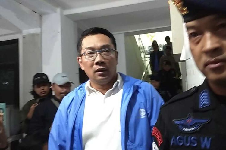 Ketua TKD Prabowo Gibran Jabar, Ridwan Kamil usai menjalani pemeriksaan di Kantor Bawaslu Jabar di Jalan Turangga, Kota Bandung, Jawa Barat, Senin (29/1/2024).