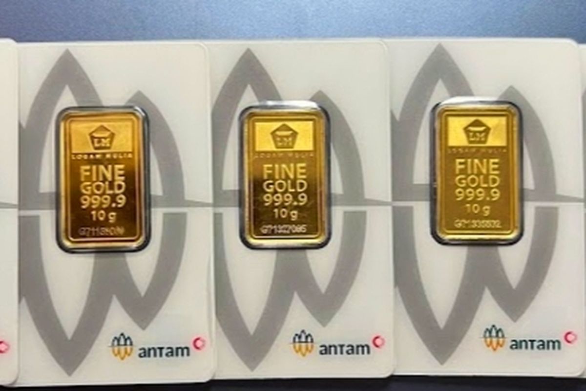 Emas Antam. Harga emas Antam hari ini Selasa, 27 Mei 2025 di laman Logam Mulia turun sebesar Rp11.000 per gram. Berapa harga jual dan buyback?