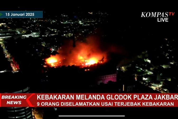 Suara Ledakan Terdengar dari Lantai Atas Glodok Plaza