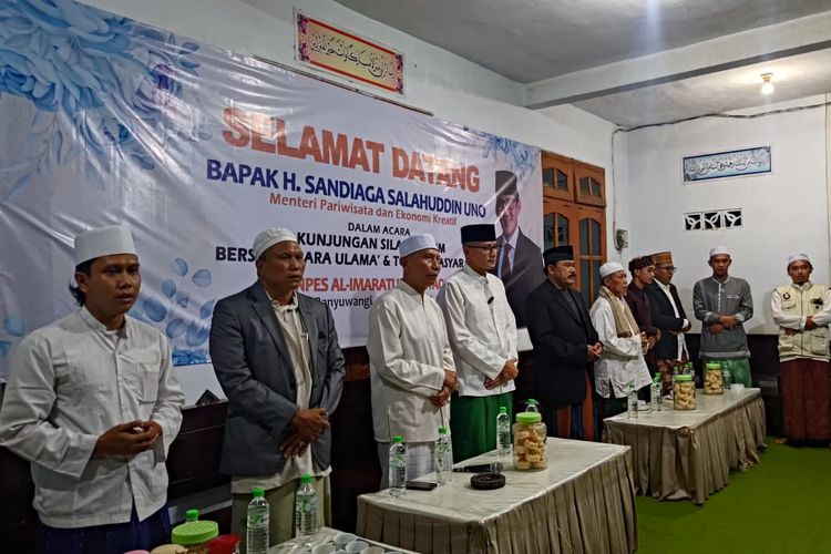 Sandiaga Salahuddin Uno saat silaturahmi di Pondok Pesantren Al-Imaratul Mustaqimah, Wongsorejo yang diasuh KH Ali Hasan Kafrawi