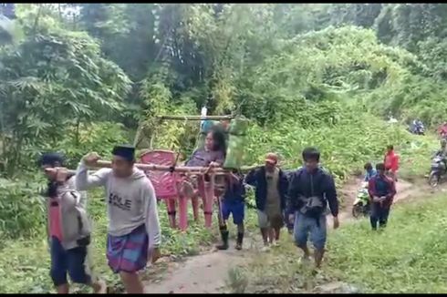 Jalan Rusak, Ibu Hamil di Polewali Mandar Terpaksa Ditandu ke Puskesmas Sejauh 12 Kilometer