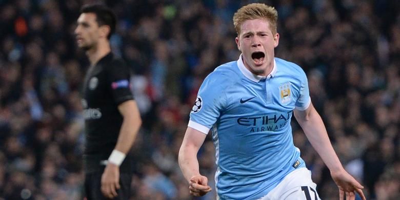 Gelandang Manchester City asal Belgia, Kevin De Bruyne, melakukan selebrasi usai mencetak gol tunggal timnya ke gawang Paris Saint-Germain pada leg kedua perempat final Liga Champions di Etihad stadium, Manchester, Selasa (12/4/2016).