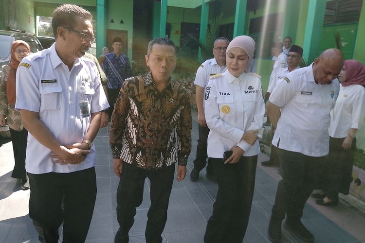 Wamendikdasmen Apresiasi SPMB di Kendal, Soroti Literasi Digital hingga Kekurangan Guru