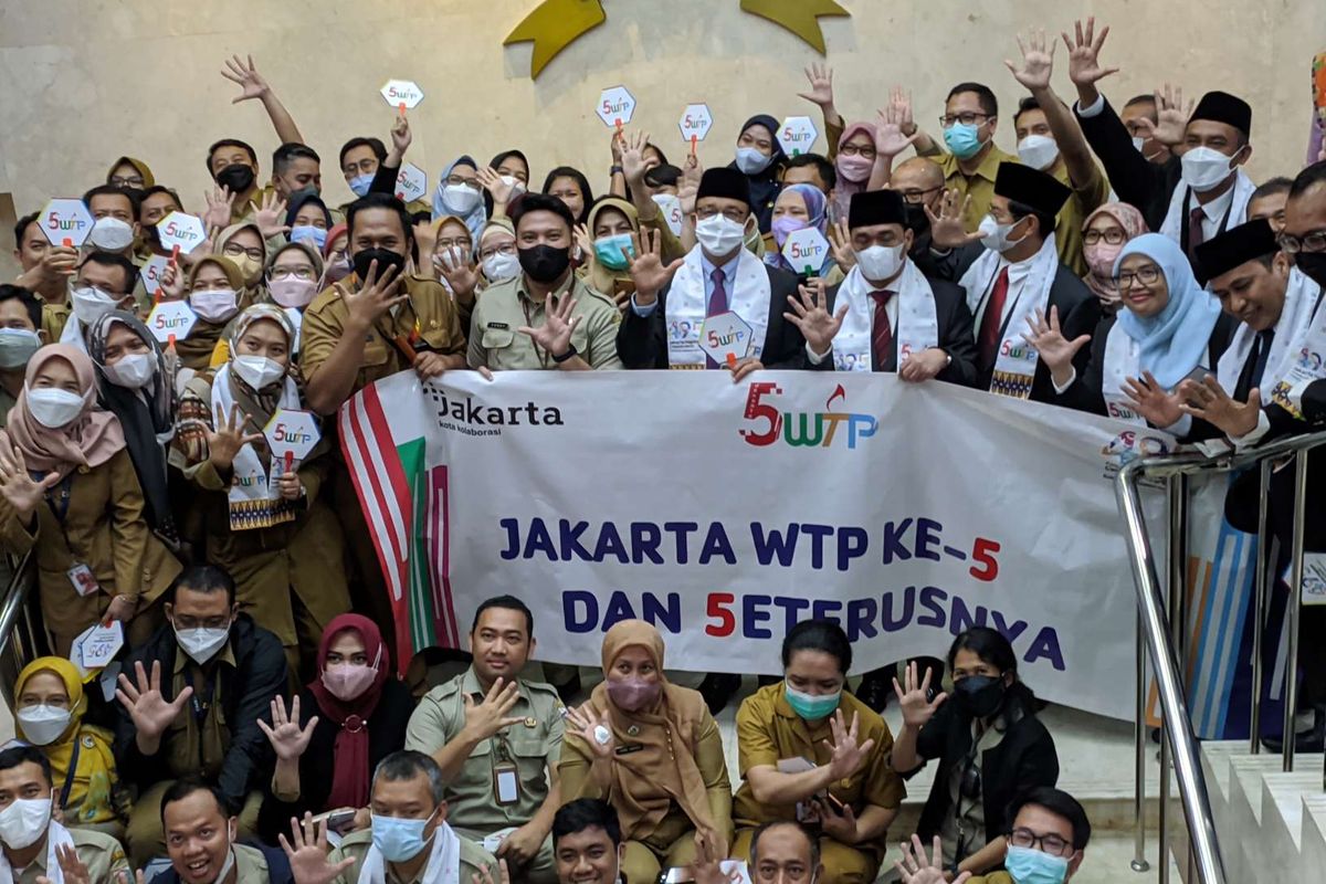 Gubernur DKI Jakarta Anies Baswedan saat merayakan pencapaian opini WTP LHP BPK Tahun Anggaran 2021 bersama ASN Pemprov DKI Jakarta di Gedung DPRD, Selasa (31/5/2022).