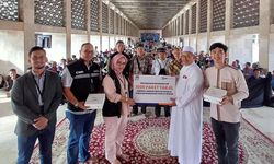 BRI Insurance Berikan 1.000 Paket Takjil di Masjid Istiqlal