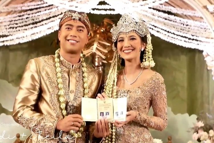 Vidi Aldiano dan Sheila Dara melangsungkan akad nikah pada Sabtu (15/1/2022).