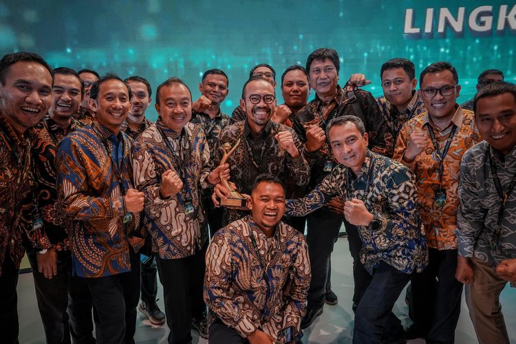 Pertamina Patra Niaga kembali menorehkan prestasi dalam Program Penilaian Peringkat Kinerja Perusahaan (PROPER) 2023 dari Kementerian Lingkungan Hidup dan Kehutanan (LHK) di Jakarta, Rabu (20/12/2023).
