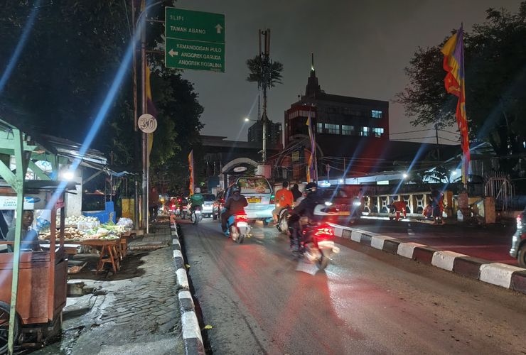 Lapak Pedagang di Pinggir Jalan Palmerah Ditertibkan Jelang Kunjungan Prabowo