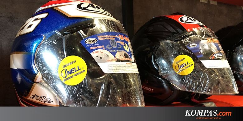 Pakai Jurus Satu Jari, buat Wanita saat Memilih Helm