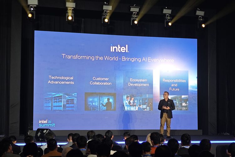 Country Manager Intel Indonesia Harry K Nugraha saat memberikan sambutan di Intel AI Summit, Jakarta (30/5/2024) 