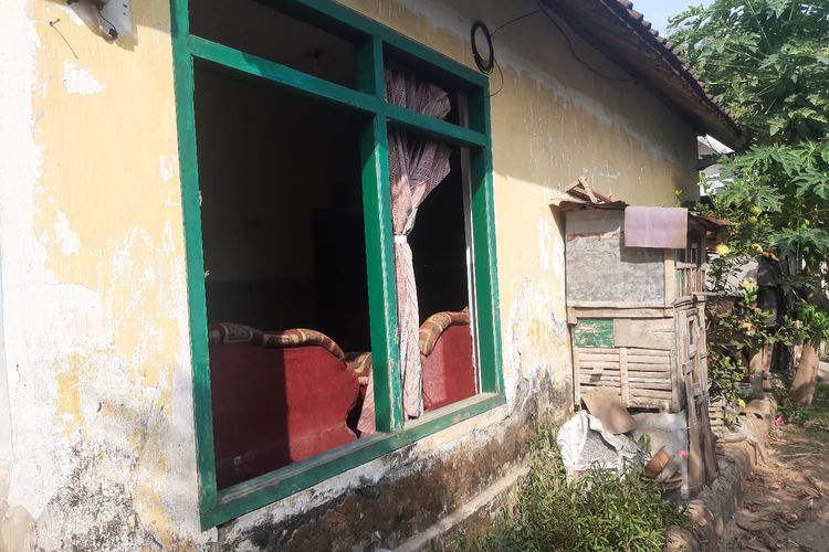 Rumah warga yang rusak karena ledakan mesin pemanas di Lumajang, Jawa Timur.