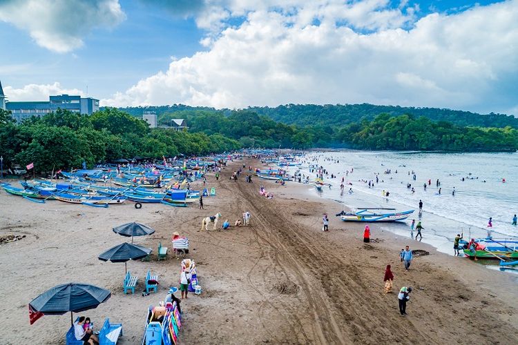 Ilustrasi Pangandaran - Pantai Pangandaran (SHUTTERSTOCK/Akhmad Dody Firmansyah).