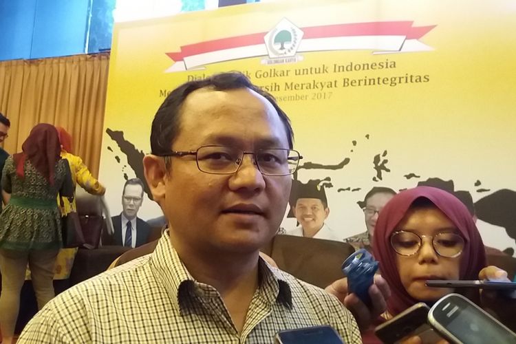 Wakil Sekretaris Jenderal DPP Partai Golkar, Sarmuji di Kompleks Parlemen, Senayan, Jakarta, Jumat (8/12/2017).