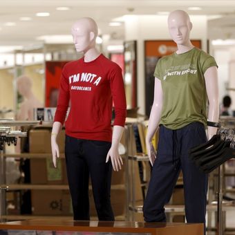 Suasana Matahari Department Store di Pasaraya Manggarai, Jakarta, Selasa (19/9/2017). PT Matahari Department Store Tbk memastikan akan menutup dua gerai yang berlokasi di Pasaraya Blok M dan Pasaraya Manggarai pada akhir bulan September 2017 akibat pusat perbelanjaan tersebut sepi pengunjung. 