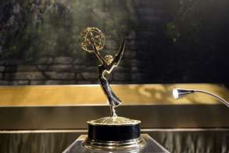 Trofi Emmy Awards dipajang pada acara pembukaan karpet merah di Microsoft Theater, Los Angeles, California, Rabu (14/9/2016). Acara ini merupakan persiapan malam penganugerahan Emmy Awards ke-68 yang digelar pada Minggu (18/9/2016) malam. 