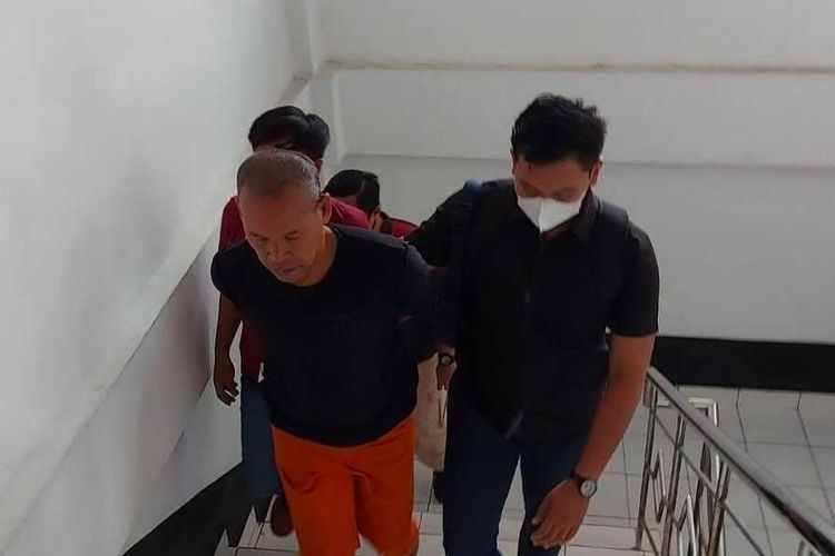 Seorang kakek yang menyodomi siswa TK umur 5 tahun di wilayah Mangkubumi, Kota Tasikmalaya, Jawa Barat, diamankan petugas Kepolisian Polresta Tasikmalaya, Rabu (9/3/2022).