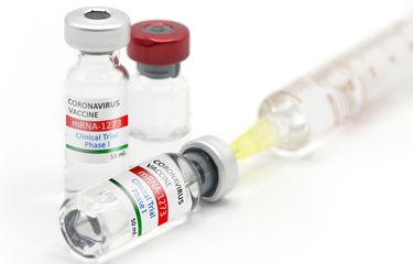 Ilustrasi vaksin Covid-19 yang dikembangkan Pfizer dan Moderna berbasis teknologi genetik yang disebut mRNA (messenger RNA). 