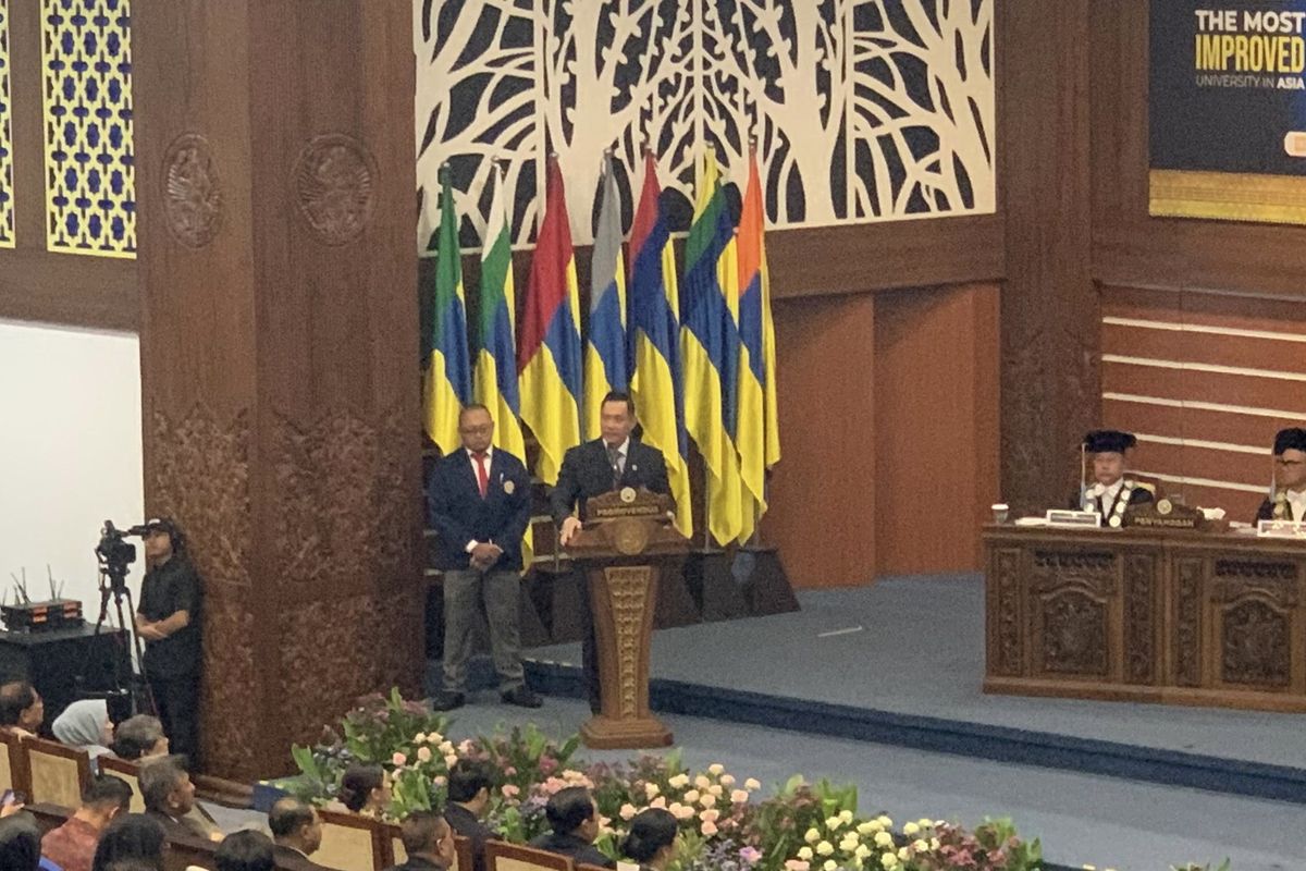 Menteri ATR/BPN, Agus Harimurti Yudhoyono (AHY), saat orasi disertasi di Kampus C Unair, Senin (7/10/2024).