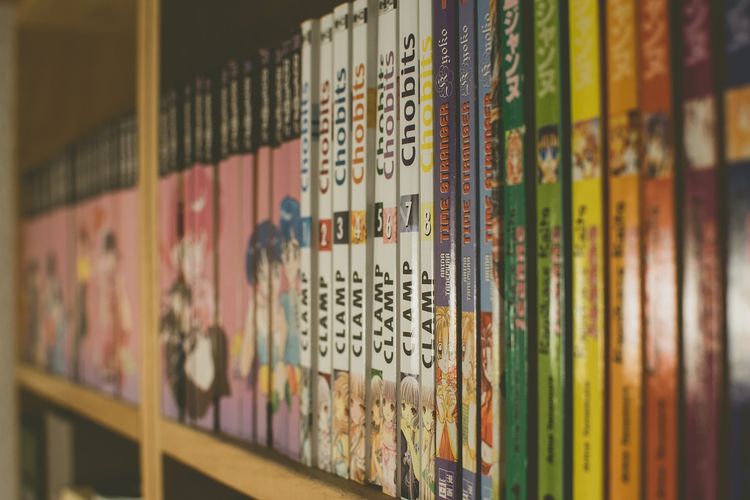 Manga dijual dengan harga murah di negara asalnya, Jepang.