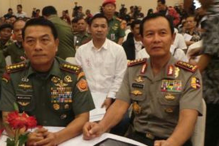 Jenderal Moeldoko dan Jenderal (Pol) Sutarman deklarasi damai Relawan Capres Deklarasikan Pemilu Damai Bersama Kapolri dan Panglima TNI, Minggu (20/7/2014)