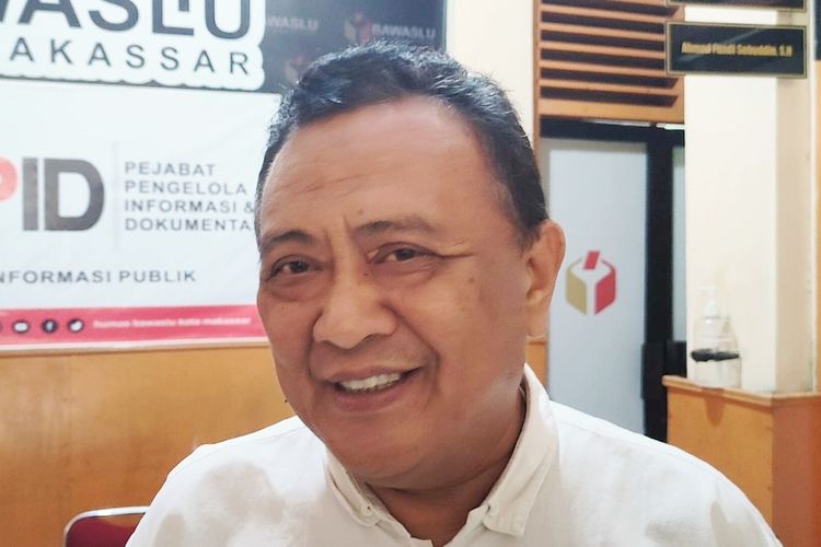 Caleg DPR RI Dapil 1 Sulawesi Selatan (Sulsel) dari Partai Demokrat Syarifuddin Daeng Punna alias Sadap usai diperiksa pihak Bawaslu Makassar, Kamis (22/2/2024)
