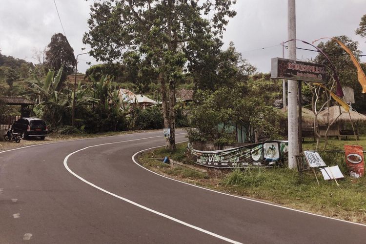 Kondisi eksisting ruas jalan ini dibangun dengan lebar bervariasi, dengan lebar maksimum 7 meter. 