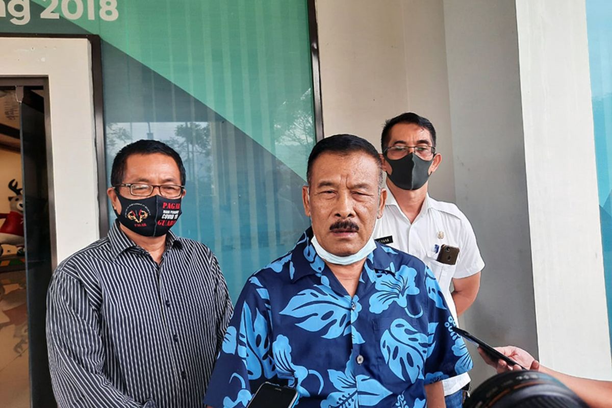 Komisaris PT Persib Bandung Bermartabat, Umuh Muchtar, saat menghadiri acara pembukaan Lapangan Sabilulungan, Kabupaten Bandung, Rabu (22/7/2020).