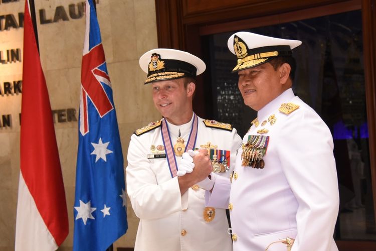 Kepala Staf Angkatan Laut (KSAL) Laksamana TNI Yudo Margono dan Australia Chief of Navy Vice Admiral Michael Joseph Noonan. Keduanya berjumpa di Markas Besar Angkatan Laut (Mabesal) Jakarta Timur, Senin (10/1/2022). 