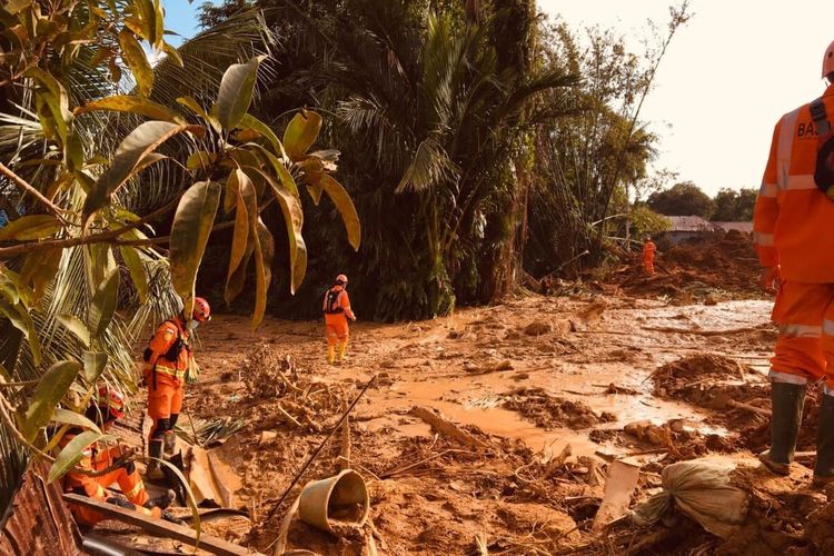 Pencarian korban longsor di Pulau Serasan, Kabupaten Natuna, Kepulauan Riau (Kepri) kembali diperpanjang tiga hari. Seharusnya, masa perpanjangan tahap pertama tanggap darurat yang ditetapkan Badan Nasional Penanggulangan Bencana (BNPB) RI berakhir hari ini, Rabu (15/3/2023).