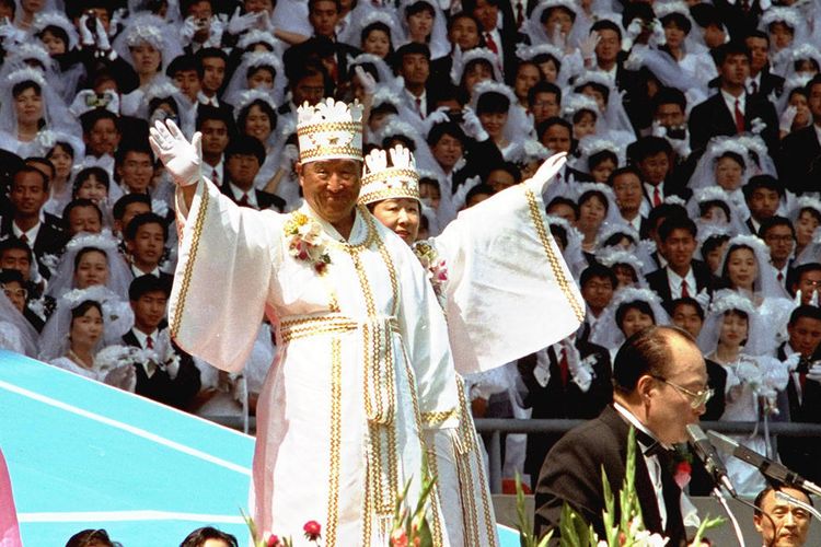 Pemimpin Gereja Unifikasi, Moon Sun Myung dan Han Hak Ja.