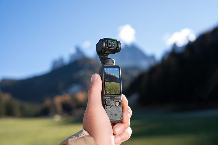 DJI Osmo Pocket 4.