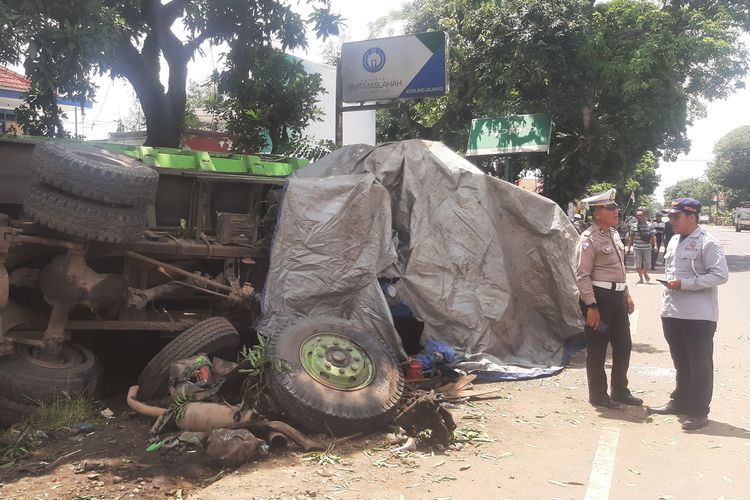 Kondisi truk pasir usai alami kecelakaan di Lumajang, Selasa (30/1/2024)