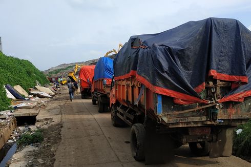 Pascabanjir, Truk Sampah Bekasi Antre Panjang di TPA Sumur Batu