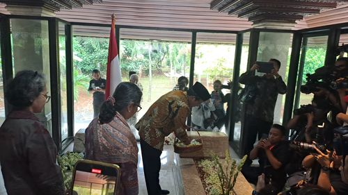 Mahfud Ziarah ke Makam Bung Hatta, Singgung Kesederhanaan dan Sikap Antikorupsi