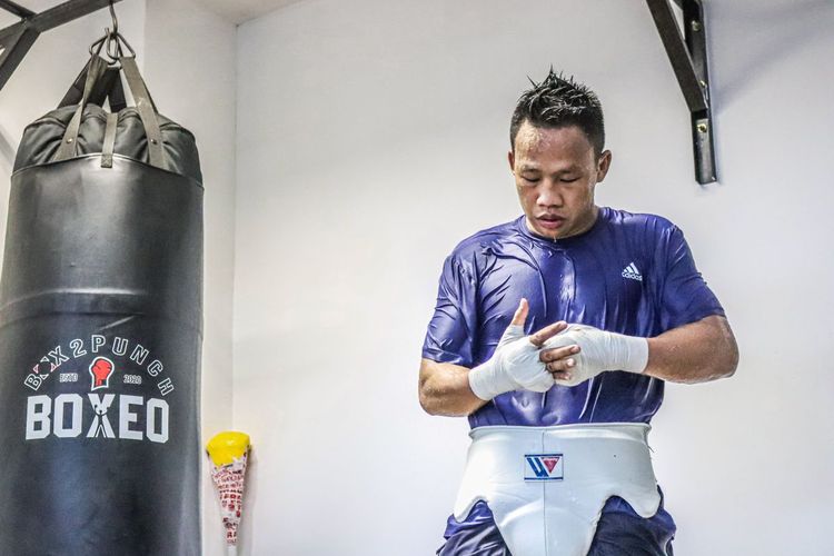 Daud Yordan bersiap pada sesi sparring di Jakarta Selatan, Sabtu (16/10/2021) jelang turun pada laga Daud Yordan vs Ratchata Khaophimai di Pattaya, Thailand, untuk meraih sabuk gelar juara WBC Asian Boxing Council Silver Super Lightweight atau kelas ringan super pada 19 November 2021.
