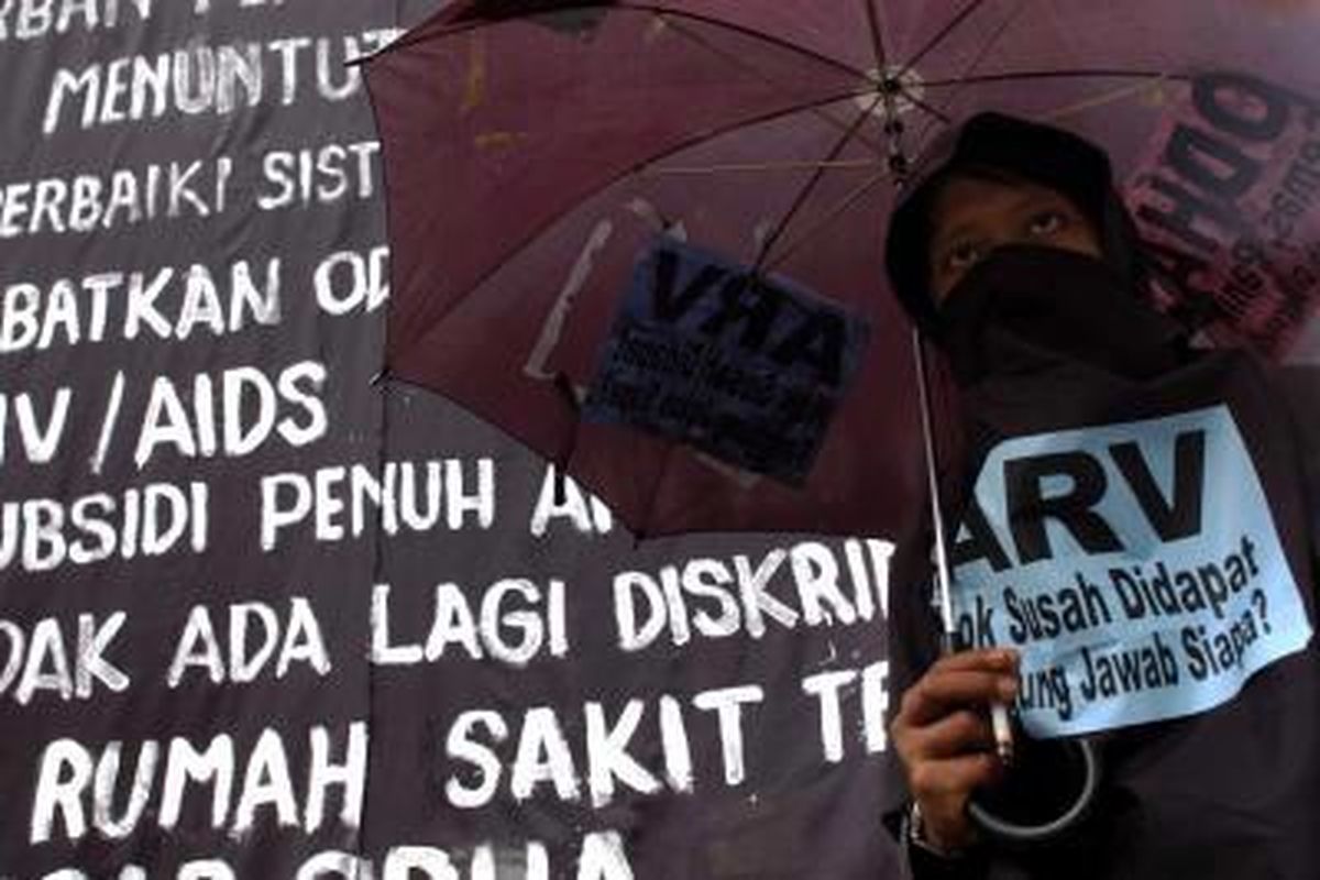 Aktivis Lembaga Peduli ODHA melakukan unjuk rasa di kantor Departemen Kesehatan, Jakarta Selatan, Kamis (24/4). Mereka mempersoalkan terputusnya pendistribusian ARV (Anti Retroviral) bagi ODHA. Kristianto Purnomo (KP) 24-04-2008