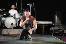 Drummer Coldplay Unggah Foto di Tengah Konser, Ada Gambar Monas