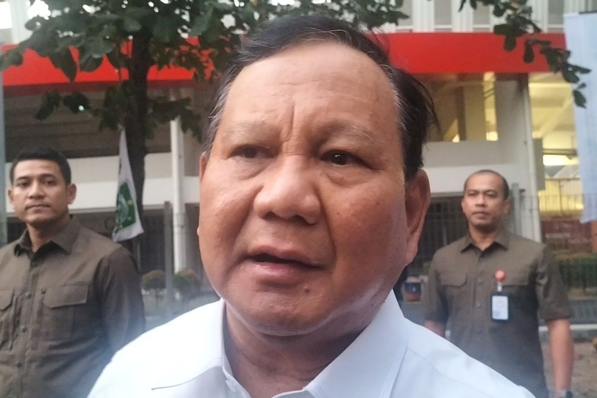 Ketua Umum Partai Gerindra Prabowo Subianto, hadirin Harlah Partai Keadilan Bangsa (PKB) di Stadion Manahan Solo, Jawa Tengah, pada Minggu (23/7/2023).