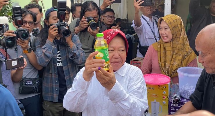 Usai "Nyoblos", Risma Dapat "Doorprize" Minyak Goreng