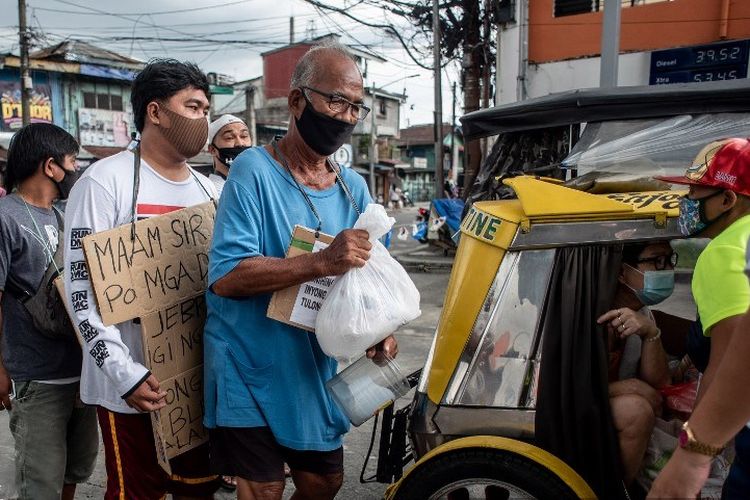 Badan amal berjuang untuk memenuhi permintaan makanan yang terus meningkat karena jutaan keluarga kelaparan di seluruh Filipina
