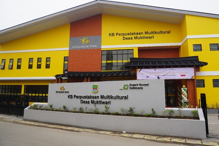 Perpustakaan Multikultural di Desa Muktiwari merupakan salah satu inisiatif Bank KB Bukopin dalam mendukung literasi dan perkembangan masyarakat. 