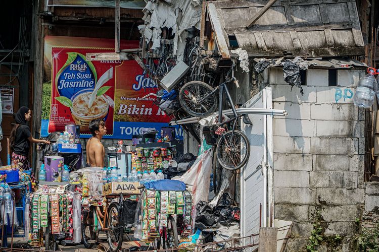 Membaca Kembali Kemiskinan di Indonesia