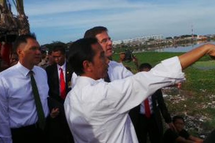 Gubernur DKI Jakarta Joko Widodo dan Perdana Menteri Belanda Mark Rutte, dan Menteri Perdagangan Gita Wirjawan.