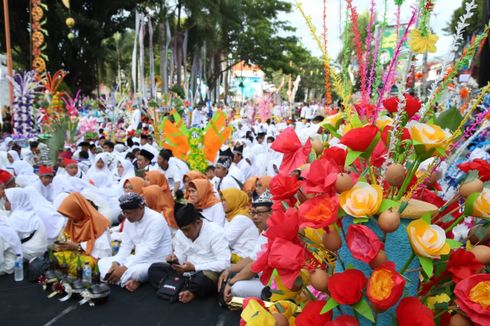 Ribuan Telur Diarak pada Festival Endhog-endhogan di Banyuwangi