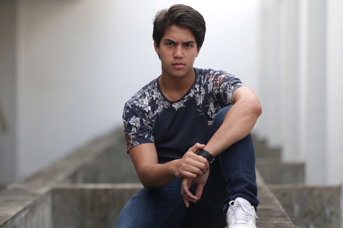 Ahmad El Jallaludin Rumi berpose saat mengunjungi kantor redaksi Kompas.com, Jakarta, Selasa (16/5/2017).  Ia terlibat dalam project web series Anak Artis Season 3.