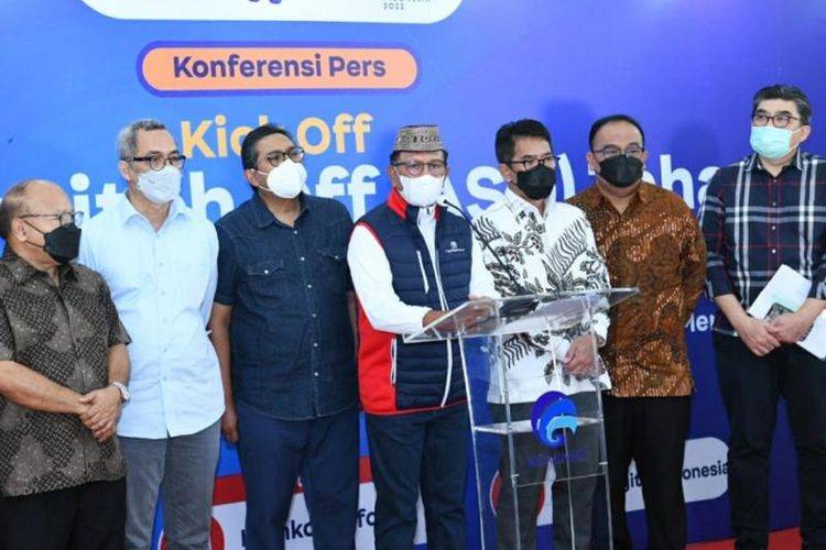 Menkominfo dalam Konferensi Pers Kick Off ASO Tahap I di Base Penerbangan Tentara Nasional Indonesia Angkatan Darat (TNI AD), Pondok Cabe, Tangerang Selatan, Jumat (29/04/2022)